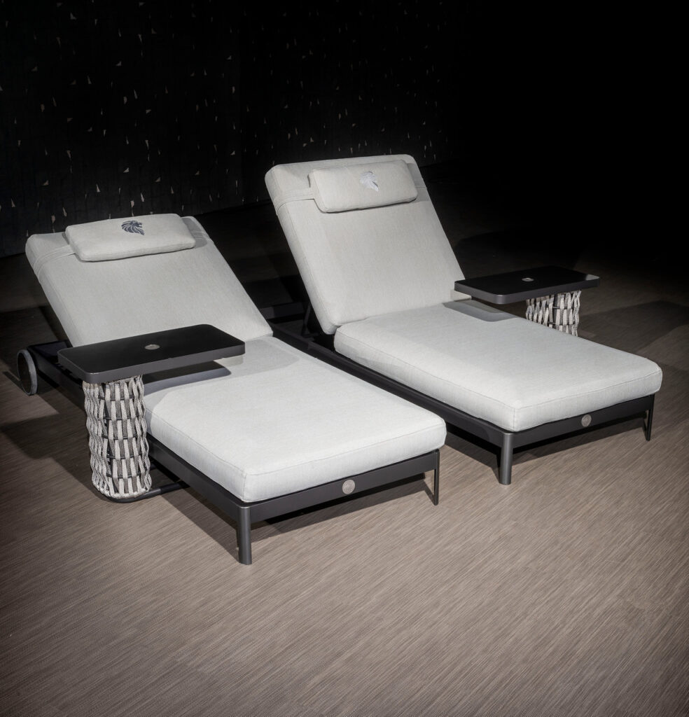 Oasi sofa cocktail table collection